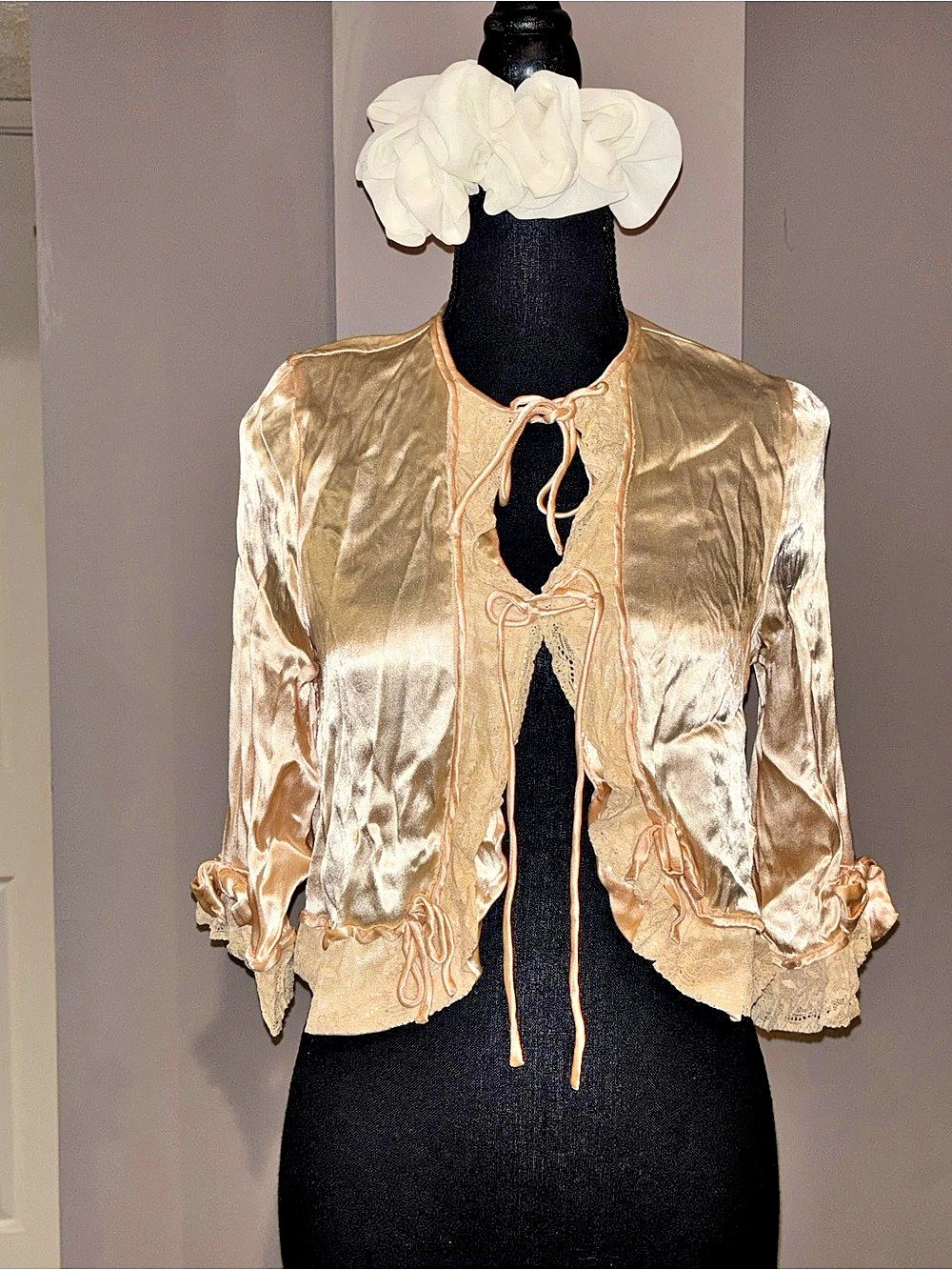 Vintage Silk Satin Bed Jacket Ivory Lace Ruffle Bow Tie Boudoir Lingerie Antique - Picture 2 of 9